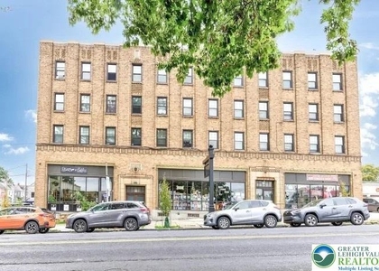 1458 Northampton Street - Photo 1