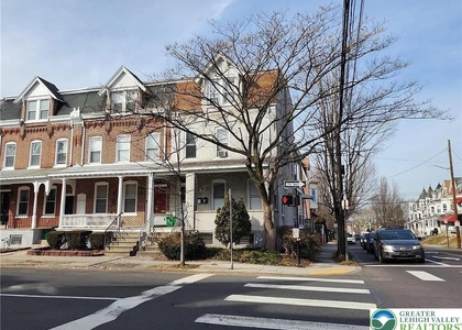 1501 W Turner Street - Photo 1