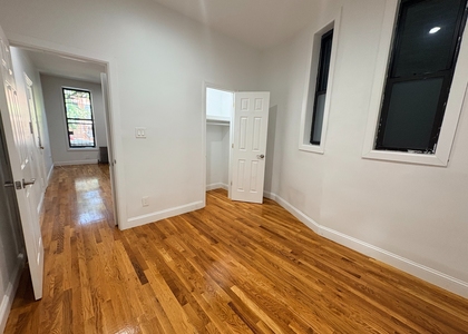 Gates Avenue - Photo 1