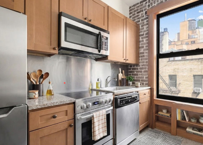 324 East 52nd Street - Photo 1