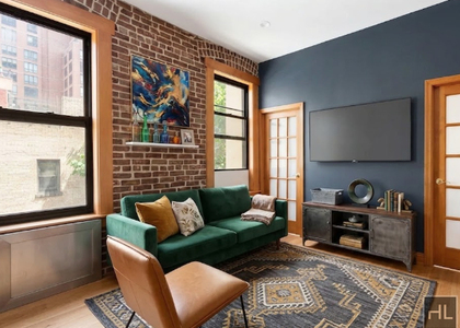 East 52 Street - Photo 1