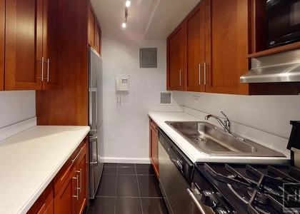 West 13 Street - Photo 1