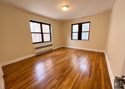 East 67 Street - Photo 1