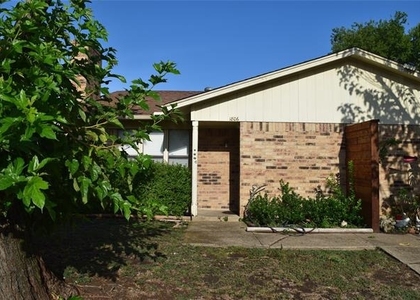 1806 Family Circle - Photo 1