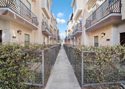3142 Ross Avenue - Photo 1