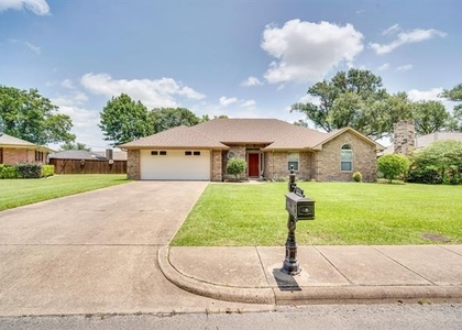 404 Highland Drive - Photo 1