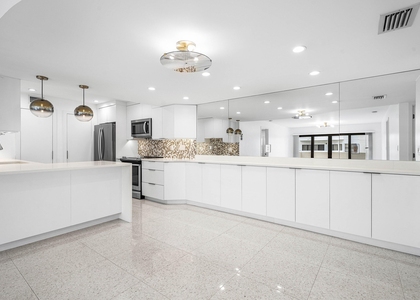 330 Se 20th Avenue - Photo 1