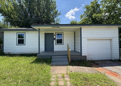 908 Ne 31st Street - Photo 1