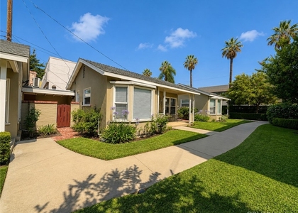 256 W College Street - Photo 1