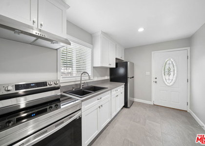 1545 W 23rd Street - Photo 1