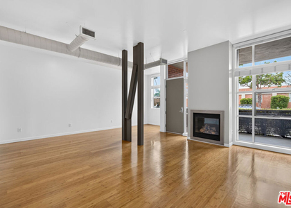 1912 Broadway - Photo 1
