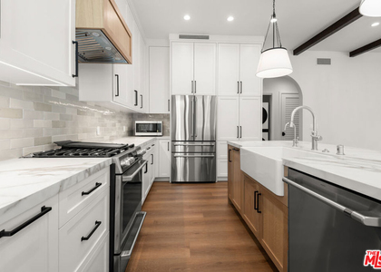 930 Lincoln Boulevard - Photo 1