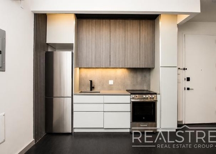 225 Winthrop St - Photo 1