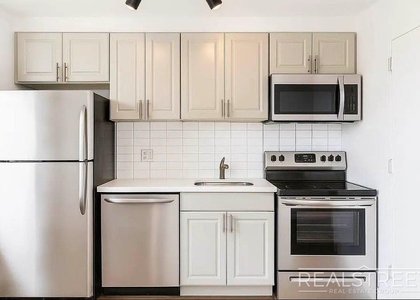 286 Stanhope Street - Photo 1