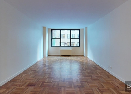 East 49th Street - Photo 1