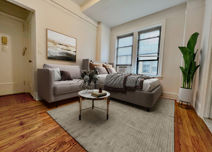 155 E 52nd Street - Photo 1