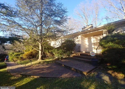1429 Laburnum Street - Photo 1