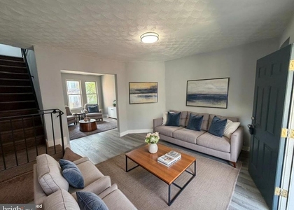 182 W Raymond Street - Photo 1