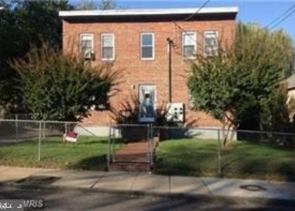 1014 Ne 48th Place Ne - Photo 1