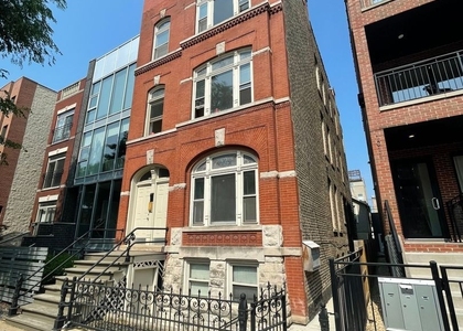 1013 N Winchester Avenue - Photo 1