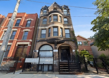 1337 W Huron Street - Photo 1