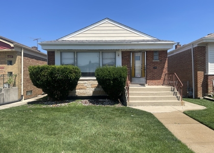 5819 S Narragansett Avenue - Photo 1