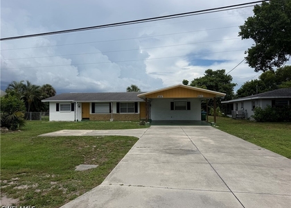 2521 Se 16th Place - Photo 1