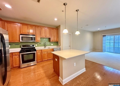 2214 Ramapo - Photo 1