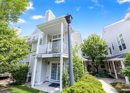 1123 Hyde Park - Photo 1