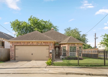 1613 Saulnier Street - Photo 1