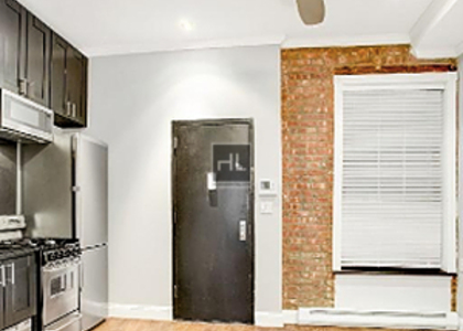 West 103 Street - Photo 1