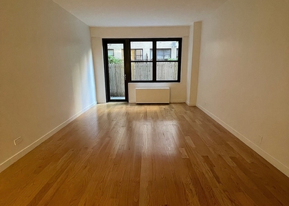 East 49 Street - Photo 1