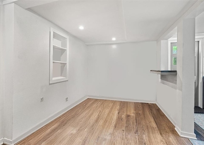 2501 1/2 Oakdale Street S - Photo 1