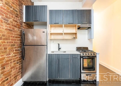 1066 Putnam Ave - Photo 1