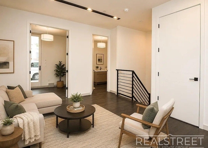 227 Winthrop St - Photo 1