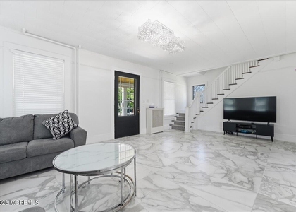 496 W Park Avenue - Photo 1