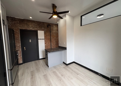 2 Avenue - Photo 1