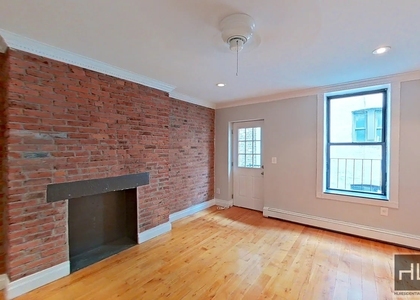 Avenue B - Photo 1
