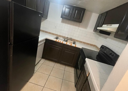 2666 N 43rd Avenue - Photo 1