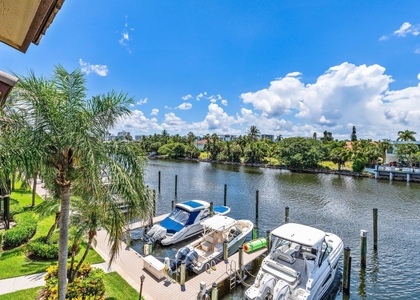 210 Captains Walk - Photo 1