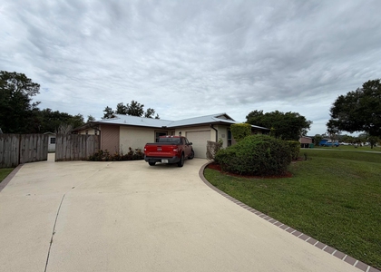 542 Nw La Brea Avenue - Photo 1