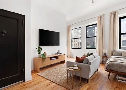 735 Saint Nicholas - Photo 1