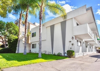 350 W Wilson - Photo 1