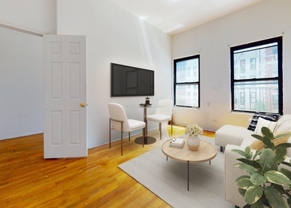 Third Avenue - Photo 1