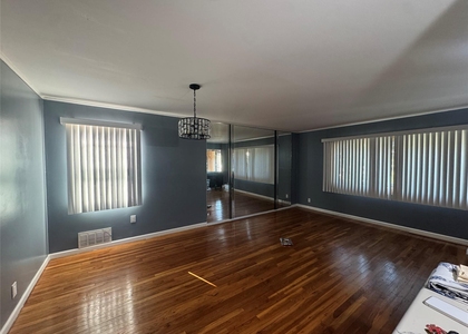 22518 S Conduit Avenue - Photo 1
