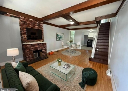 708 E Madison Street - Photo 1