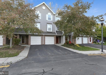 140 Barrow - Photo 1