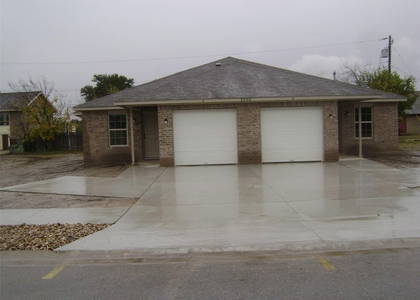 2505 S Oak Ln - Photo 1