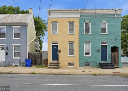 403 W South Street - Photo 1