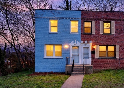 5000 Just Street Ne - Photo 1